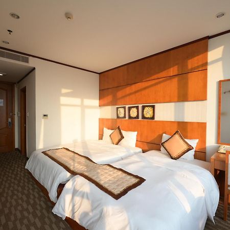 Danang Petro Hotel Luaran gambar