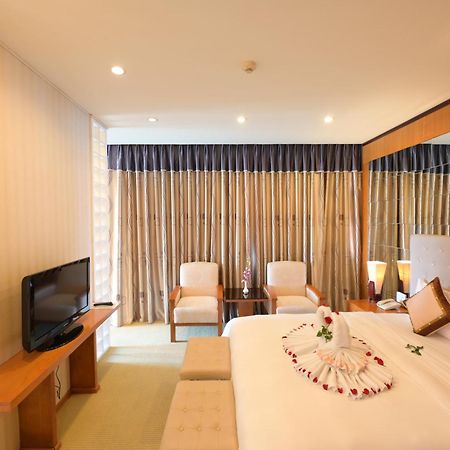 Danang Petro Hotel Luaran gambar